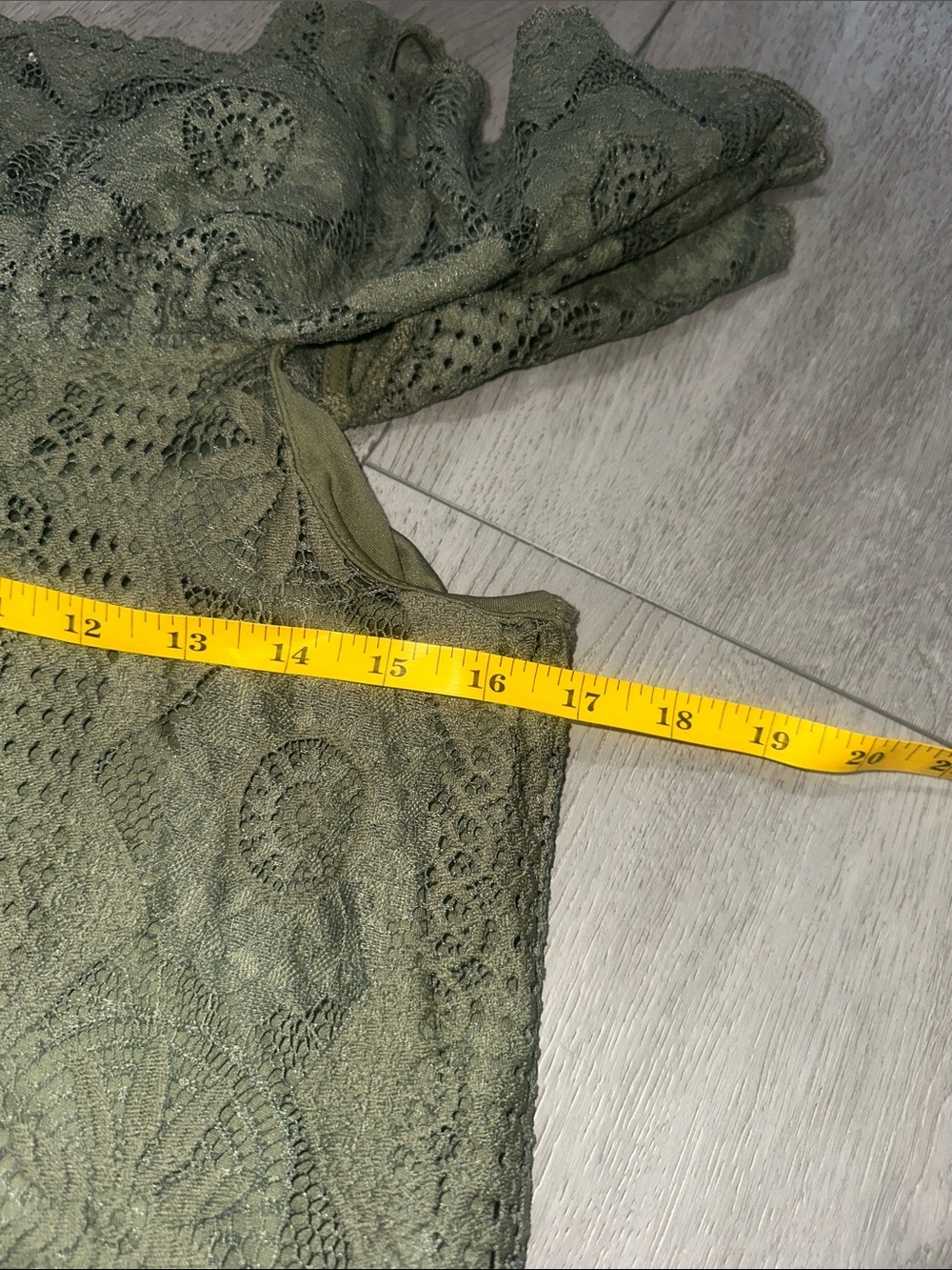 Miami Olive Green Lace Dress with Keyhole Back and flutter sleeves size medium - Picture 8 of 9